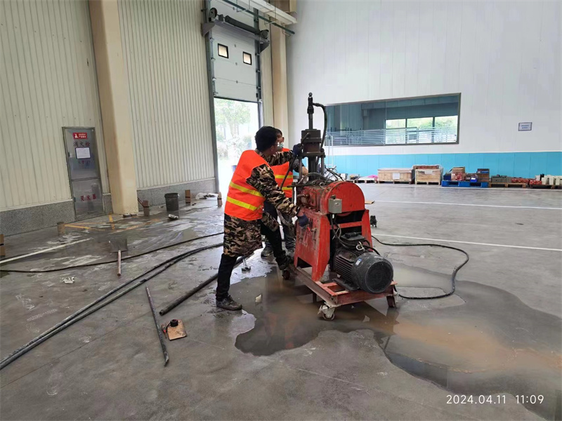 桓仁厂房地面下沉塌陷注浆加固施工